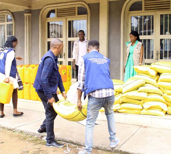 Distribution nourriture aux enfants vulnérable